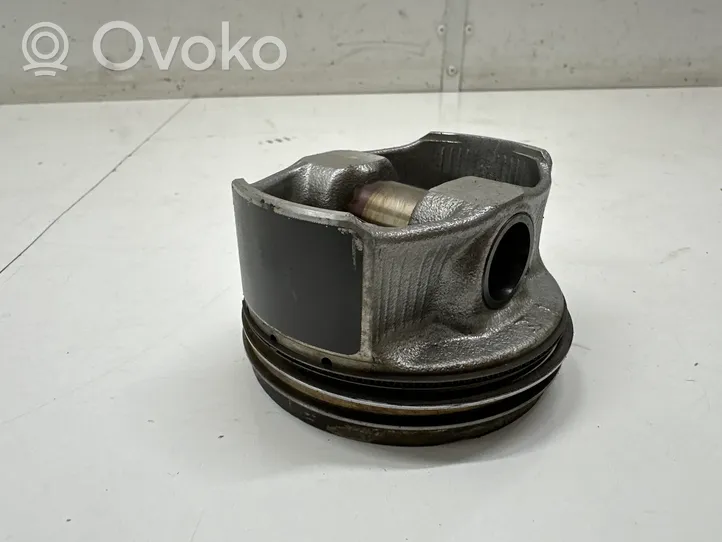 Mercedes-Benz C W206 Piston 