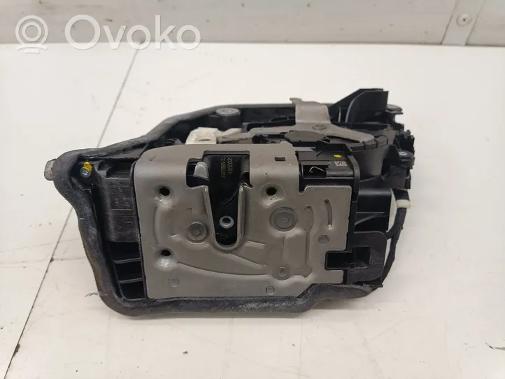 BMW 5 G30 G31 Serratura portiera anteriore 7477695