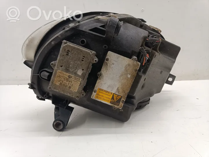 Mercedes-Benz R W251 Phare frontale A0028206026