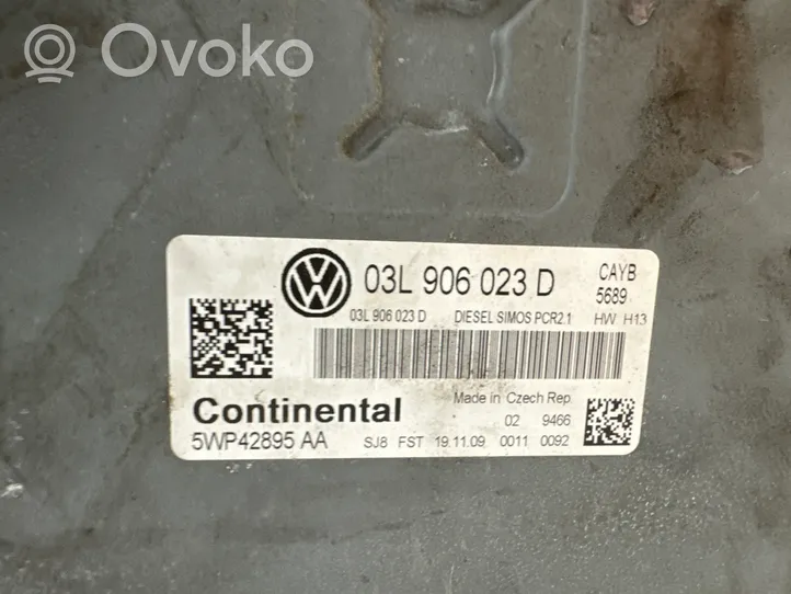 Volkswagen Polo V 6R Variklio valdymo blokas 03L906023D