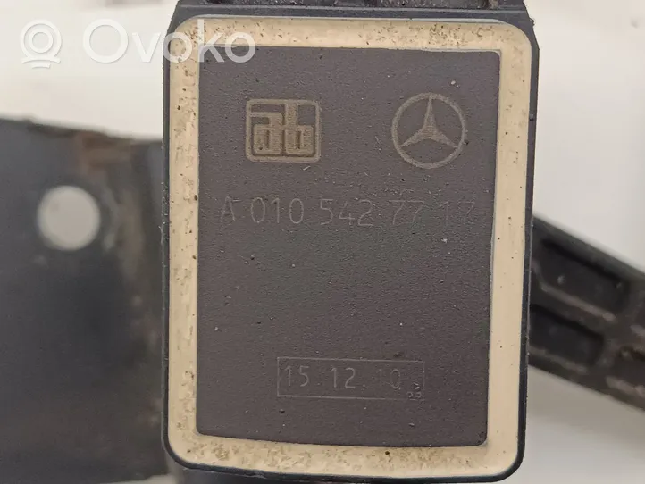 Mercedes-Benz GL X164 Capteur de hauteur à suspension pneumatique A0105427717