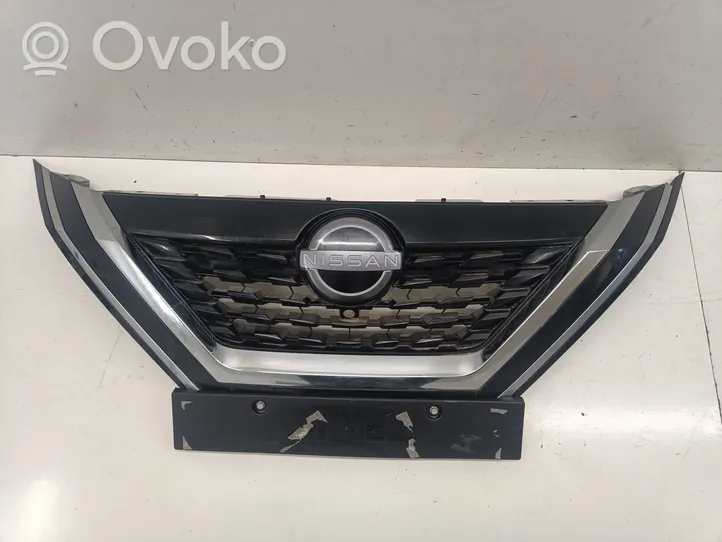 Nissan Qashqai J12 Maskownica / Grill / Atrapa górna chłodnicy 623106UM