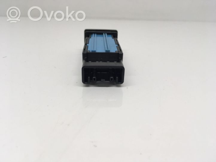 Toyota Auris E180 Altri interruttori/pulsanti/cambi 15C851
