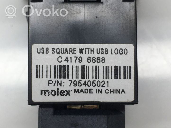 Nissan Murano Z52 Connettore plug in USB 795405021