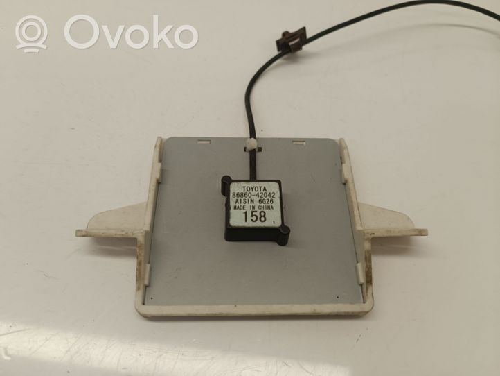 Toyota RAV 4 (XA40) Antenna GPS 8686042042