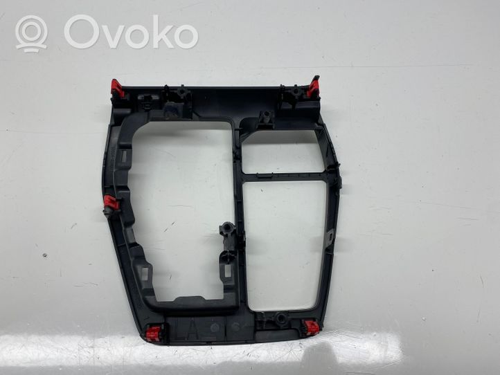 Toyota RAV 4 (XA50) Pavarų perjungimo svirties apdaila (plastikinė) 5880442460