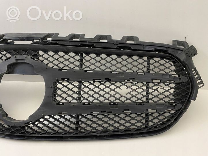 Mercedes-Benz B W247 Maskownica / Grill / Atrapa górna chłodnicy A2478885700