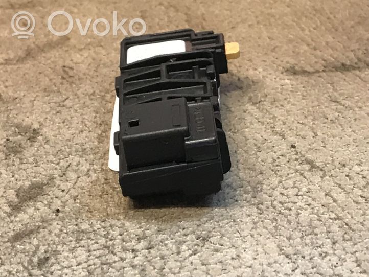 Mercedes-Benz C W204 Außentemperatur Sensor Fühler Geber A2048210851