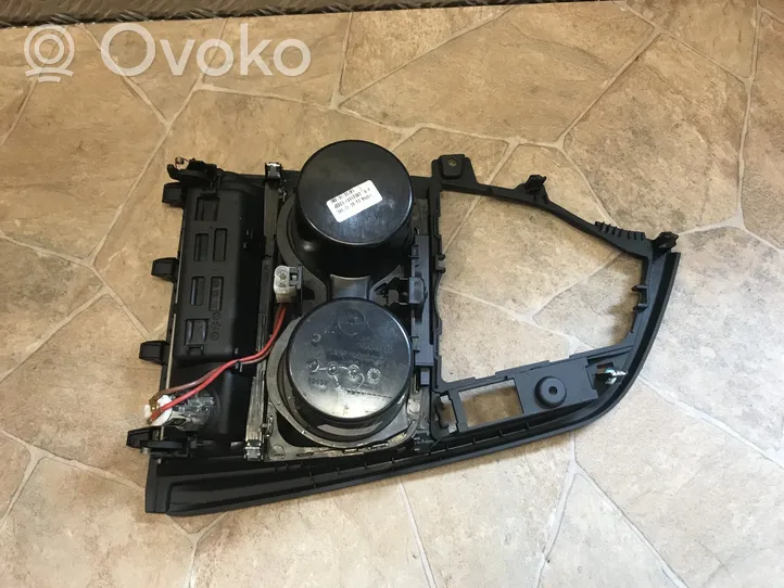 BMW 3 F30 F35 F31 Uchwyt na kubek deski rozdzielczej 105048744