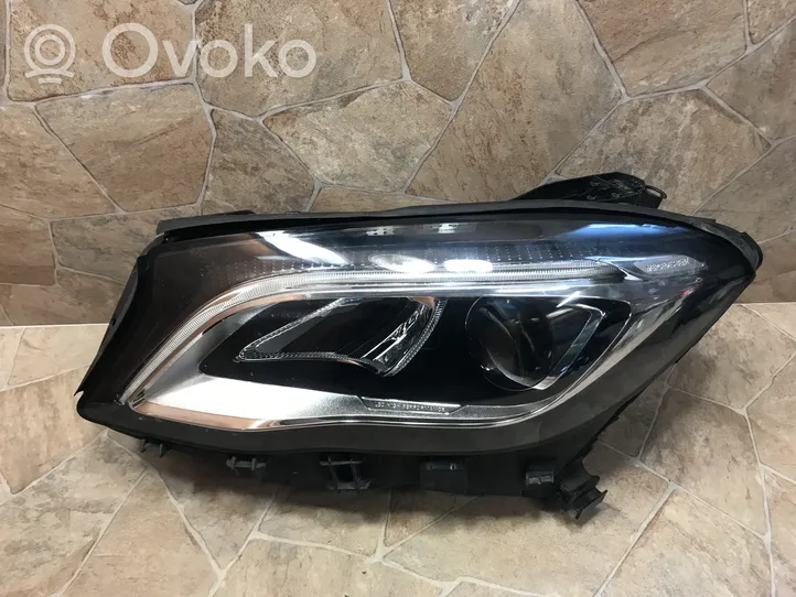 Mercedes-Benz GLA W156 Lampa przednia A1569067100