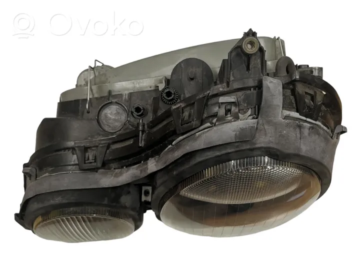 Mercedes-Benz E W210 Lampa przednia 15060700