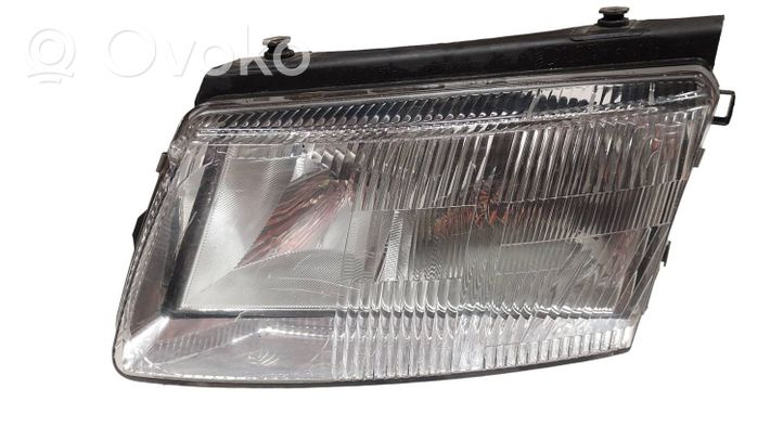 Volkswagen PASSAT B5 Lampa przednia 3B0941017R