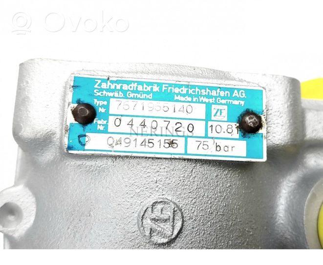 Audi 80 B1 Ohjaustehostimen pumppu JPR233