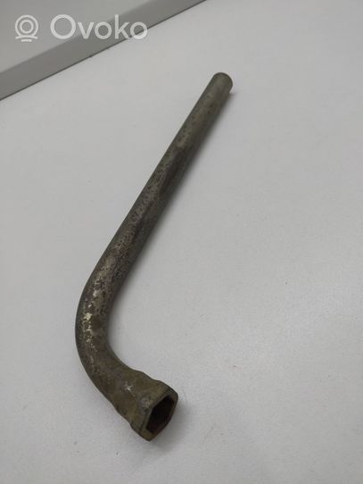 Volkswagen Touran I Wheel nut wrench 4D0012219A