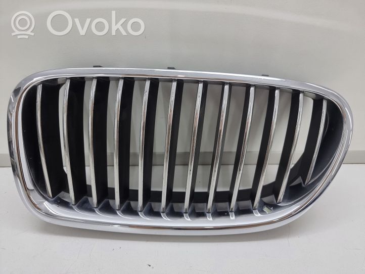 BMW 5 F10 F11 Grotelės viršutinės 7200728