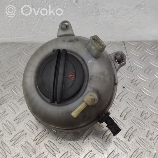 Volkswagen PASSAT B8 Vase d'expansion / réservoir de liquide de refroidissement 5Q0121407G