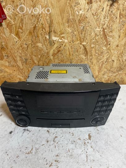 Mercedes-Benz E W211 Radio/CD/DVD/GPS-pääyksikkö A2118701289