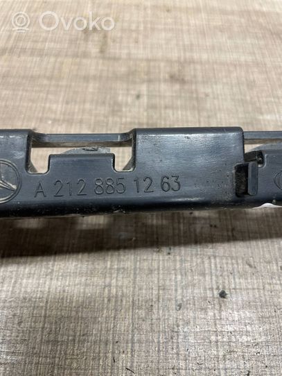 Mercedes-Benz E W212 Staffa angolare del supporto di montaggio del paraurti A2128851263