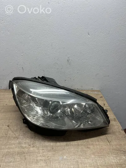 Mercedes-Benz C W204 Lampa przednia A2048208661