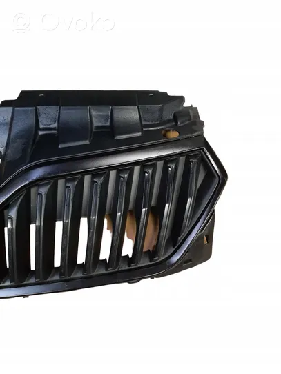 Skoda Fabia Mk3 (NJ) Maskownica / Grill / Atrapa górna chłodnicy 6V0853653C