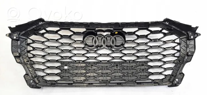 Audi Q3 F3 Grotelės priekinės 83F853651C