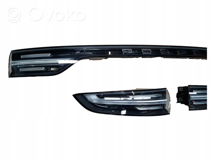 Porsche Cayenne (9Y0 9Y3) Lampy tylne / Komplet 9Y0945081R