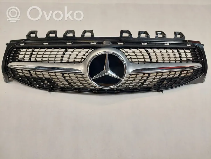 Mercedes-Benz CLA C118 X118 Grille de calandre avant A1188880000