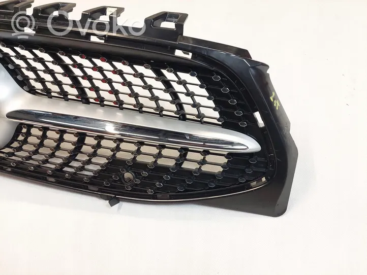 Mercedes-Benz CLA C118 X118 Grille de calandre avant A1188880000