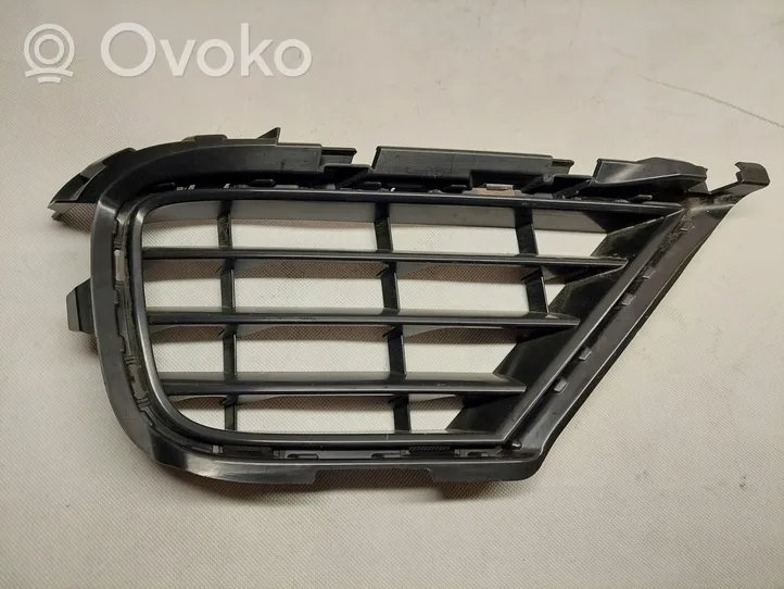 Volkswagen Touareg II Grille antibrouillard avant 7P6853665A