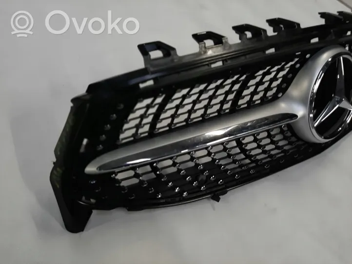 Mercedes-Benz CLA C118 X118 Grille de calandre avant A1188880000