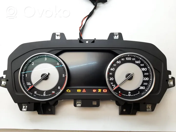 Volkswagen Touareg III Speedometer (instrument cluster) 760920771A
