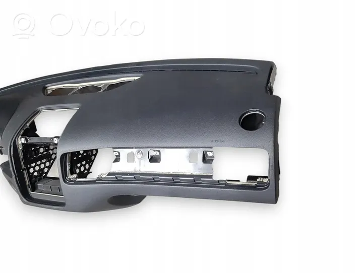 Volkswagen Touareg III Dashboard 7P1857181