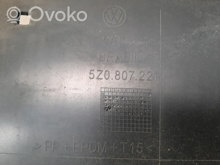 Volkswagen Fox Zderzak przedni 5Z0807221