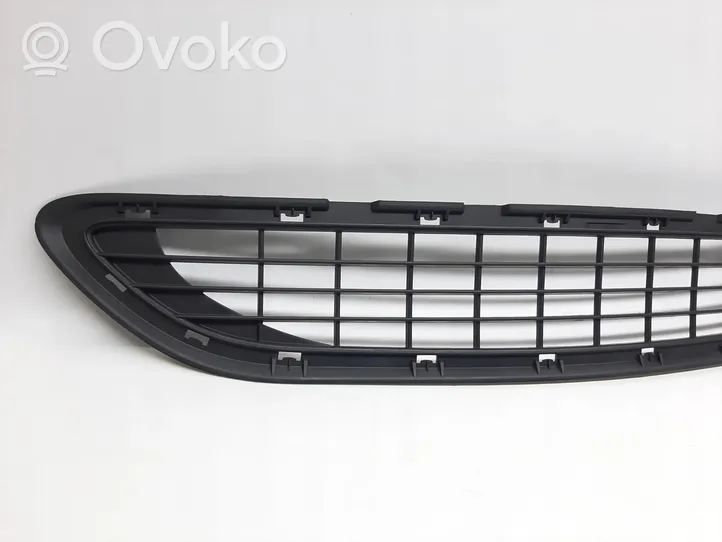 Mercedes-Benz C W203 Grille calandre supérieure de pare-chocs avant A2038853023