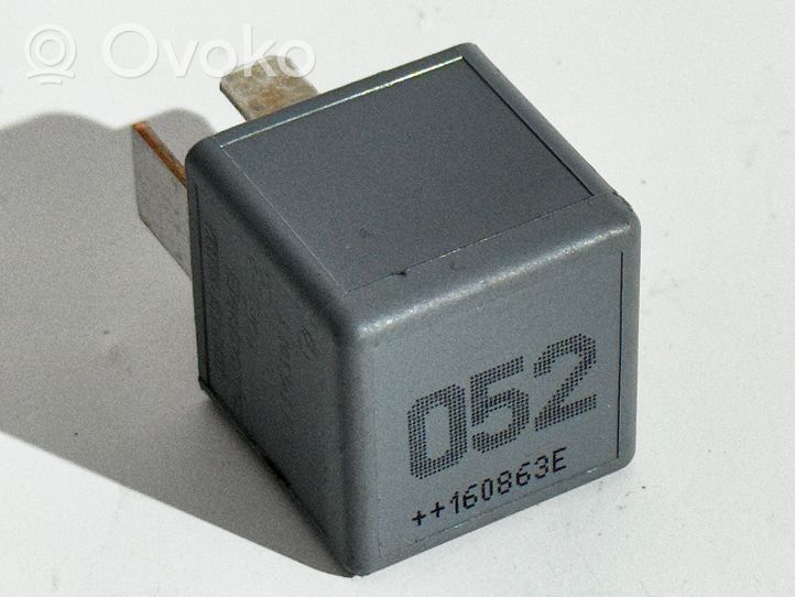 Mercedes-Benz C W205 Other relay A0035421619