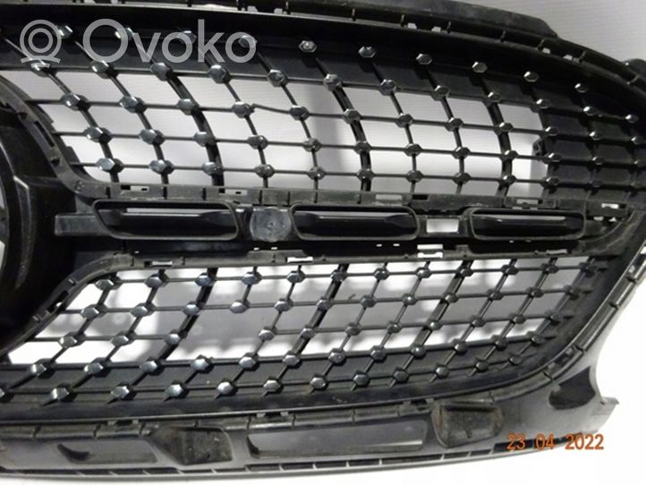 Mercedes-Benz B W247 Maskownica / Grill / Atrapa górna chłodnicy A2478883901