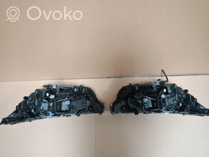 Toyota RAV 4 (XA50) Lot de 2 lampes frontales / phare 