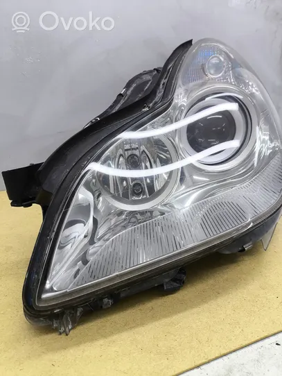 Mercedes-Benz CLS C219 Lampa przednia A2198200161