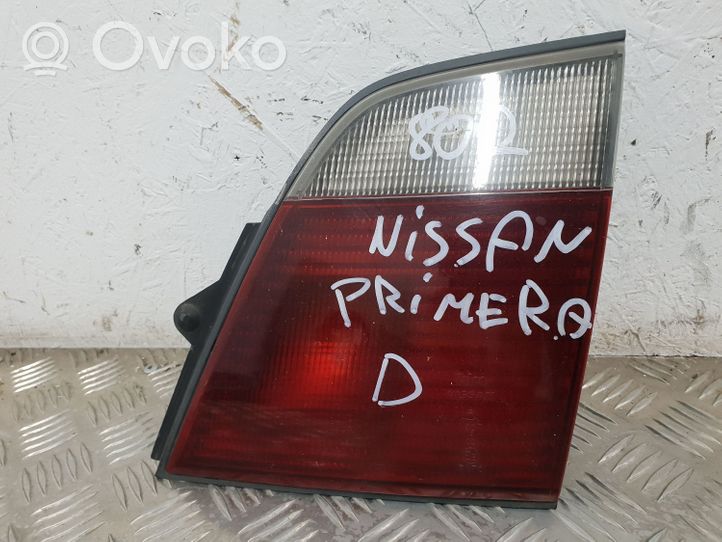 Nissan Primera Feux arrière sur hayon 23320204