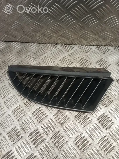 Mitsubishi Colt Grille calandre supérieure de pare-chocs avant 