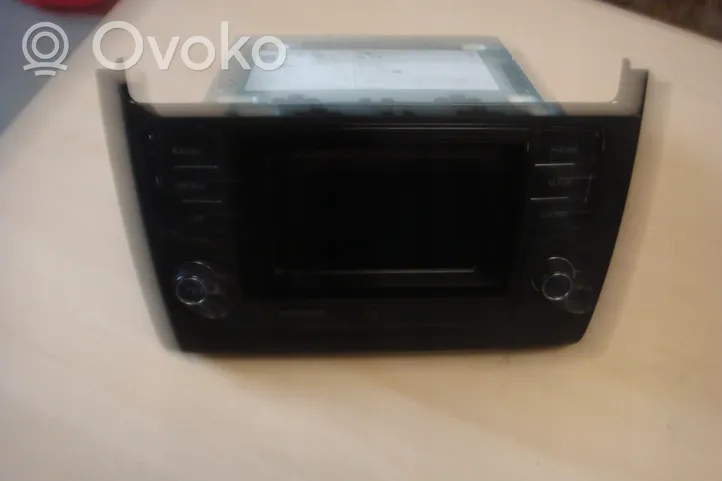 Volkswagen Polo V 6R Unité principale radio / CD / DVD / GPS 6C0035888