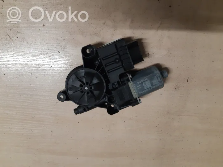 Volkswagen Polo VI AW Priekinis varikliukas langų pakėlėjo 2Q2959882