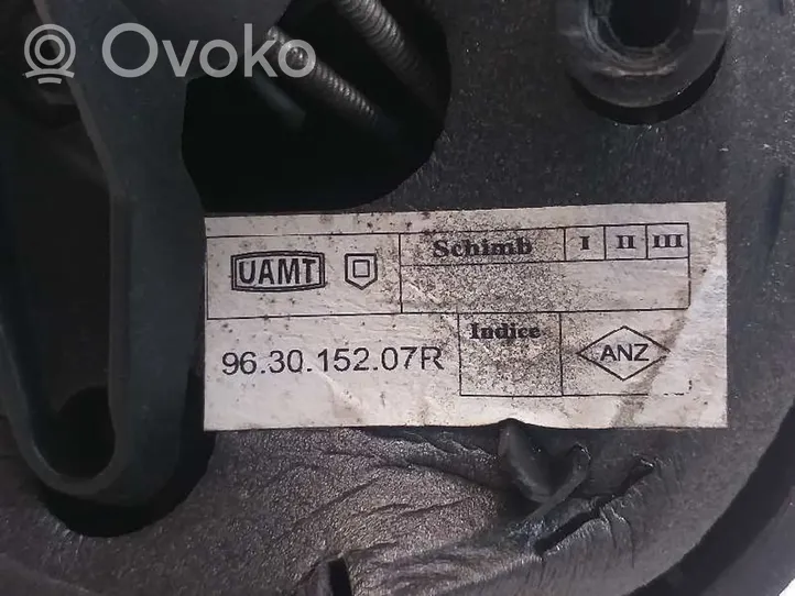 Dacia Duster Elektryczne lusterko boczne drzwi przednich 963015207R