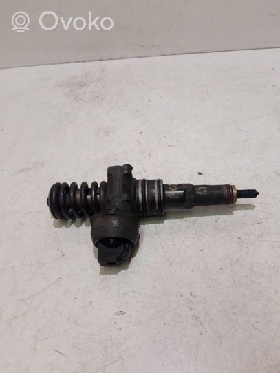 Volkswagen PASSAT B6 Injecteur de carburant 038130073T