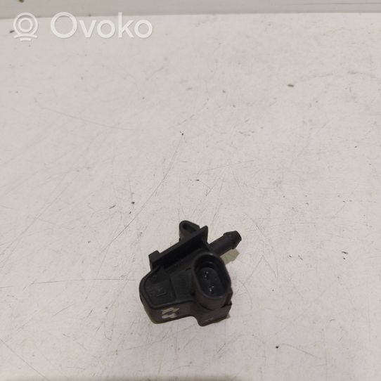 Audi A4 S4 B5 8D Ugello a spruzzo lavavetri per parabrezza 8D0955987A