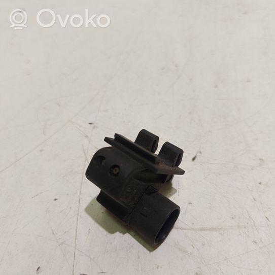 Audi A4 S4 B5 8D Ugello a spruzzo lavavetri per parabrezza 8D0955987A