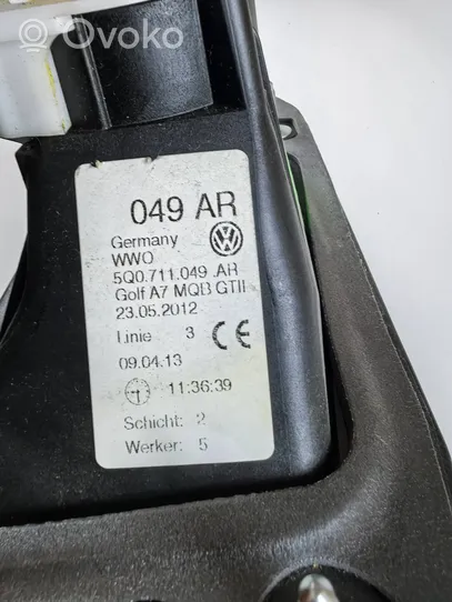 Volkswagen Golf VII Lewarek zmiany biegów / dolny 5Q0711049AR