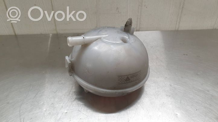 Volkswagen Golf VII Vase d'expansion / réservoir de liquide de refroidissement 5Q0121407D