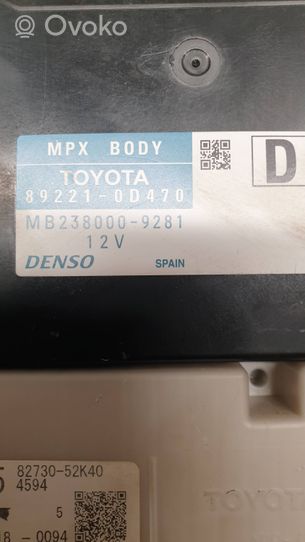 Toyota Yaris Module de fusibles 8273052K40