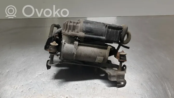 Mercedes-Benz C W205 Ilmajousituksen kompressoripumppu 5899338165C